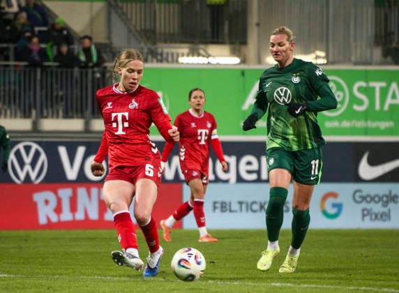Germany Womens Bundesliga 2025 26, 16 Matchday VfL Wolfsburg VS 1 FC Köln AOK Stadion Wolfsburg Celina Degen 1 FC Köln Women, 5 Alexandra Popp VfL Wolfsburg Women, 11 Copyright: xAymanxAlahmedx