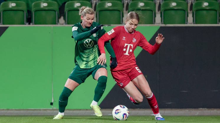 from left Alexandra Popp VfL Wolfsburg, 11 and Celina Degen 1 FC Köln, 5 in a duel, dynamic, action, action, game scene, THE DFB GUIDELINES PROHIBIT ANY USE OF PHOTOGRAPHS AS IMAGE SEQUENCES AND OR QUASI VIDEO DFB REGULATIONS PROHIBIT ANY USE OF PHOTOGRAPHS AS IMAGE SEQUENCES AND OR QUASI VIDEO , 02 02 2026, , Football, Google Pixel Women Bundesliga, VfL Wolfsburg 1 FC Köln xobx