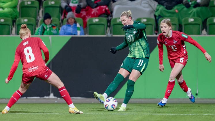from left Laura Vogt 1 FC Köln, 8 Alexandra Popp VfL Wolfsburg, 11 and Celina Degen 1 FC Köln, 5 in duel, duel, dynamic, action, action, game scene, THE DFB GUIDELINES PROHIBIT ANY USE OF PHOTOGRAPHS AS IMAGE SEQUENCES AND OR QUASI VIDEO DFB REGULATIONS PROHIBIT ANY USE OF PHOTOGRAPHS AS IMAGE SEQUENCES AND OR QUASI VIDEO , 02 02 2026, , Football, Google Pixel Womens Bundesliga, VfL Wolfsburg 1 FC Köln xobx