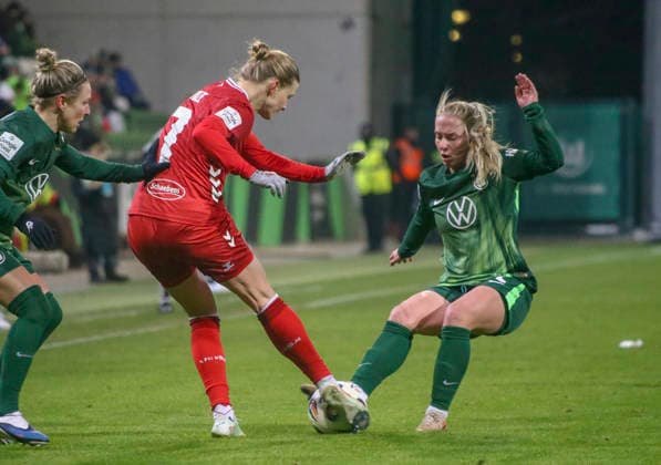 Germany Womens Bundesliga 2025 26, 16 Matchday VfL Wolfsburg VS 1 FC Köln AOK Stadion Wolfsburg Ella Peddemors VfL Wolfsburg Women, 5 Anna Lena Stolze 1 FC Köln Women, 7 Copyright: xAymanxAlahmedx