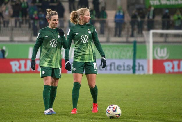Germany Womens Bundesliga 2025 26, 16 Matchday VfL Wolfsburg VS 1 FC Köln AOK Stadion Wolfsburg Justine Kielland VfL Wolfsburg Women, 18 Svenja Huth VfL Wolfsburg Women, 10 Copyright: xAymanxAlahmedx