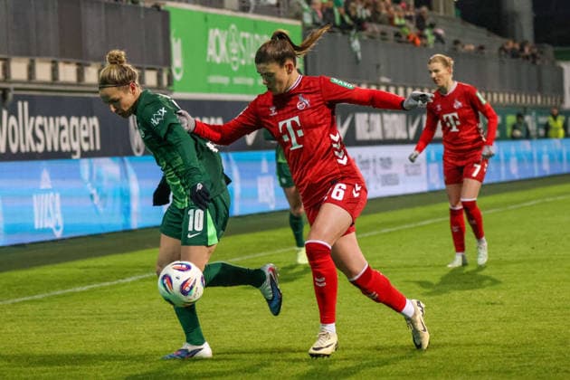 Wolfsburg, Germany 02 February 2026 1 BL Women 2025 2026 VfL Wolfsburg vs 1 FC Köln In the picture from left in a duel Svenja Huth VfL and Martyna Wiankowska FC DFB regulations prohibit any use of photographs as image sequences and or quasi video AOK Stadion Niedersachsen Copyright: xFotostandx xFantinix