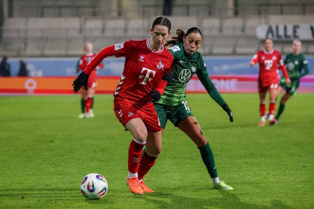 Wolfsburg, Germany 02 February 2026 1 BL Women 2025 2026 VfL Wolfsburg vs 1 FC Köln In the picture from left in duel Sara Agrez FC and Kessya Bussy VfL DFB regulations prohibit any use of photographs as image sequences and or quasi video AOK Stadion Niedersachsen Copyright: xFotostandx xFantinix