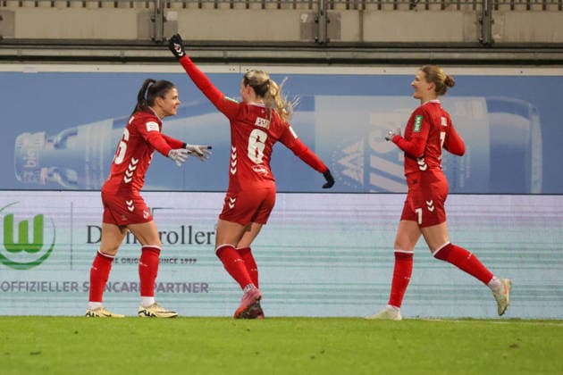 02 02 2026, xgrfx, Soccer Google Pixel Women Bundesliga, VfL Wolfsburg 1 FC Koeln v l Tor, Martyna Wiankowska 1 FC Köln DFL DFB REGULATIONS PROHIBIT ANY USE OF PHOTOGRAPHS as IMAGE SEQUENCES and or QUASI VIDEO Wolfsburg
