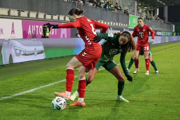 02 02 2026, xgrfx, Soccer Google Pixel Women Bundesliga, VfL Wolfsburg 1 FC Koeln v l Sara Agrez 1 FC Köln , Kessy Bussy VfL Wolfsburg DFL DFB REGULATIONS PROHIBIT ANY USE OF PHOTOGRAPHS as IMAGE SEQUENCES and or QUASI VIDEO Wolfsburg