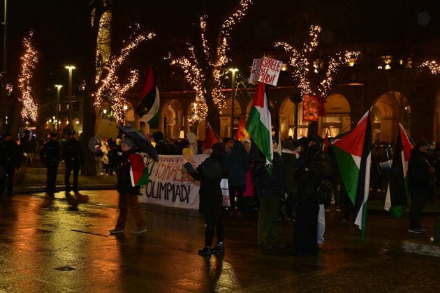 February 2, 2026, Bergamo, Lombardia: Pro Pal protesters in Bergamo during the arrival of the Olympic torch ahead of next week™s Milano Cortina 2026 Winter games, Winterspiele,Spiele, Summer games Bergamo, Italy, 2 February 2026..ANSA MICHELE MARAVIGLIA. Olimpiadi Milano Cortina, La Torcia Fa Tappa A Bergamo  - ZUMAa110 20260202_zaf_a110_055 Copyright: xMichelexMaravigliax