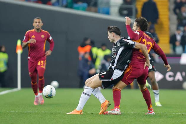 February 2, 2026, Udine, Friuli Venezia Giulia, Italy: Udinese s JURGEN EKKELENKAMP in action against RomaÃ¢â‚¬â ¢s MARIO HERMOSO during the Italian Serie A ENILIVE 2025 26 football match between Udinese and Roma at Bluenergy Stadium on February 2th, 2026, Udine, Italy Udine Italy - ZUMAr199 20260202_zsp_r199_023 Copyright: xMattiaxRadonix