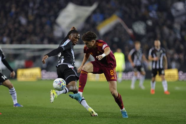 Udinese s KINGSLEY EHIZIBUE in action against Roma s NEIL EL AYNAOUI during the Italian Serie A ENILIVE 2025 26 football match between Udinese and Roma at Bluenergy Stadium on February 2th, 2026, Udine, Italy  Copyright: xMattiaxRadoni IPAxSportx xipa-agency.netx xx IPA_70898310 IPA_Agency_IPA70898310