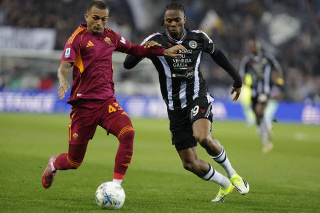 Udinese s KINGSLEY EHIZIBUE in action against Roma s FRANCA LIMA WESLEY during the Italian Serie A ENILIVE 2025 26 football match between Udinese and Roma at Bluenergy Stadium on February 2th, 2026, Udine, Italy  Copyright: xMattiaxRadoni IPAxSportx xipa-agency.netx xx IPA_70897907 IPA_Agency_IPA70897907
