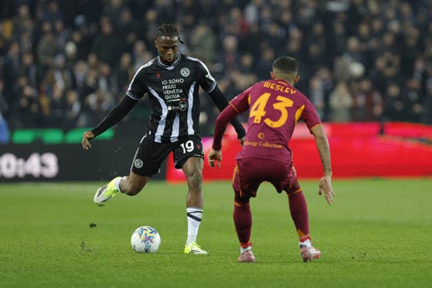 Udinese s KINGSLEY EHIZIBUE in action against Roma s FRANCA LIMA WESLEY during the Italian Serie A ENILIVE 2025 26 football match between Udinese and Roma at Bluenergy Stadium on February 2th, 2026, Udine, Italy  Copyright: xMattiaxRadoni IPAxSportx xipa-agency.netx xx IPA_70898301 IPA_Agency_IPA70898301