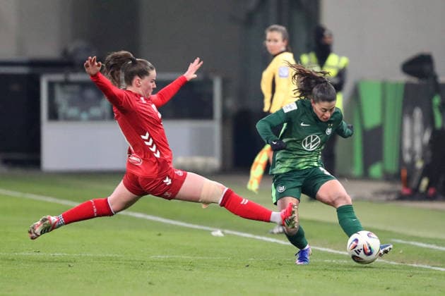 VfL vs Cologne, BL Women Wolfsburg, 02 02 2026, Football, Women, Google Pixel Bundesliga, Season 2025 2026, VfL Wolfsburg vs 1 FC Cologne, Adriana Achcinska Cologne , Judit Pujols VfL Wolfsburg AOK Stadion Niedersachsen Germany