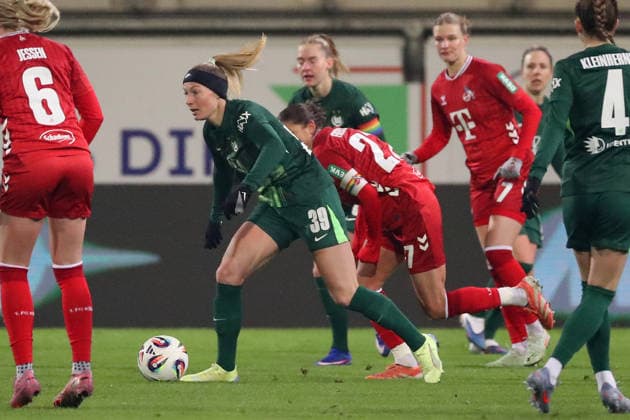VfL vs Cologne, BL Women Wolfsburg, 02 02 2026, Football, Women, Google Pixel Bundesliga, Season 2025 2026, VfL Wolfsburg vs 1 FC Cologne, Sarai Linder VfL Wolfsburg , AOK Stadion Niedersachsen Germany