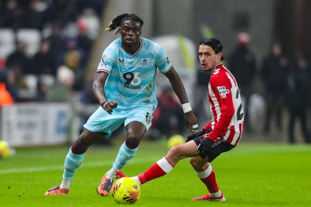 Sunderland v Burnley, Premier League Lesley Ugochukwu Of Burley battles with Enzo Le FÃ e Of Sunderland during the Sunderland v Burnley Premier League match at the Stadium of Light, Sunderland, England on 2 February 2026 Credit: Lee Keuneke Every Second Media Editorial use only. All images are copyright Every Second Media Limited. No images may be reproduced without prior permission. All rights reserved. Premier League and Football League images are subject to licensing agreements with Football DataCo Limited. see https: www.football-dataco.com Copyright: xIMAGO EveryxSecondxMediax ESM-1784-0033 LeexKeunekex xEveryxSecondxMediax