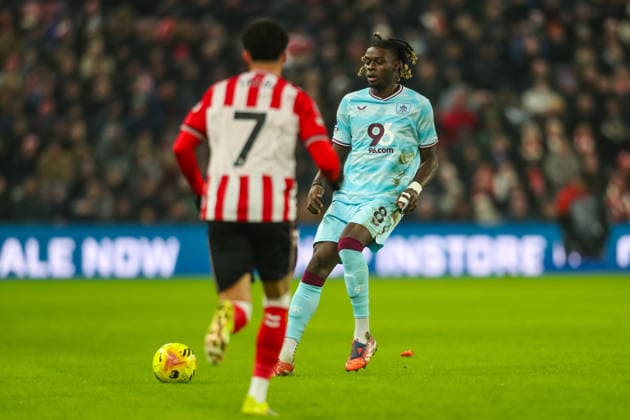 Sunderland v Burnley, Premier League Lesley Ugochukwu Of Burley in action during the Sunderland v Burnley Premier League match at the Stadium of Light, Sunderland, England on 2 February 2026 Credit: Lee Keuneke Every Second Media Editorial use only. All images are copyright Every Second Media Limited. No images may be reproduced without prior permission. All rights reserved. Premier League and Football League images are subject to licensing agreements with Football DataCo Limited. see https: www.football-dataco.com Copyright: xIMAGO EveryxSecondxMediax ESM-1784-0035 LeexKeunekex xEveryxSecondxMediax