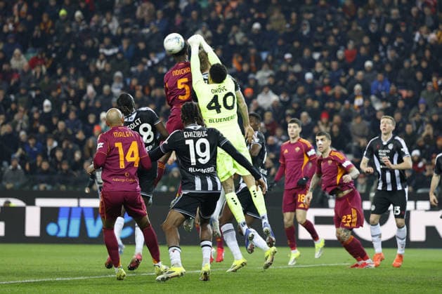 Udinese s MADUKA OKOYE in action against Roma s EVAN NDICKA during the Italian Serie A ENILIVE 2025 26 football match between Udinese and Roma at Bluenergy Stadium on February 2th, 2026, Udine, Italy  Copyright: xMattiaxRadoni IPAxSportx xipa-agency.netx xx IPA_70899307 IPA_Agency_IPA70899307