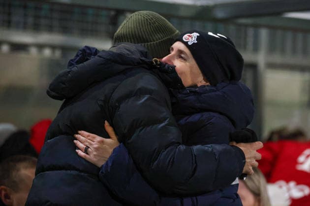 Wolfsburg, Germany 02 February 2026 1 BL Women 2025 2026 VfL Wolfsburg vs 1 FC Köln In the picture from left coach Stephan Lerch VfL and coach Britta Carlson FC hug each other DFB regulations prohibit any use of photographs as image sequences and or quasi video AOK Stadion Niedersachsen Copyright: xFotostandx xFantinix