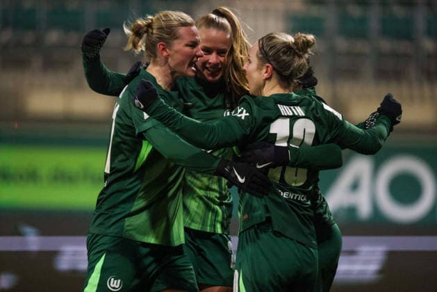 Wolfsburg, Germany 02 February 2026 1 BL Women 2025 2026 VfL Wolfsburg vs 1 FC Köln In the picture goalkeeper Lineth Beerenstyn VFL , hidden, makes the goal to 2 1 for Wolfsburg and cheers with Alexandra Popp VfL , Vivien Endemann VfL and Svenja Huth VfL DFB regulations prohibit any use of photographs as image sequences and or quasi video AOK Stadion Niedersachsen Copyright: xFotostandx xFantinix