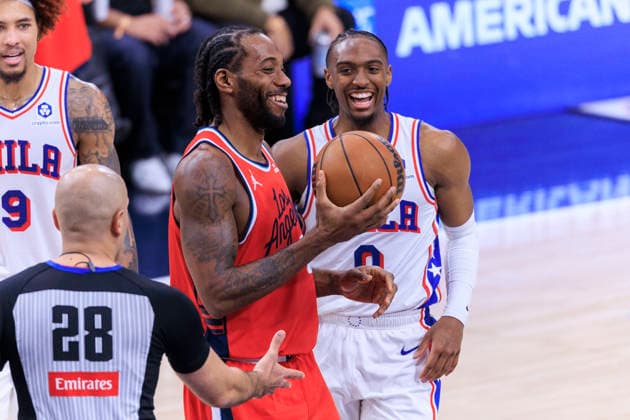 February 2, 2026, Inglewood, California, USA: Kawhi Leonard 2 of the Los Angeles Clippers and Tyrese Maxey 0 of the Philadelphia 76ers laugh between plays during their regular season NBA, Basketball Herren, USA game on Monday February 2, 2026 at Intuit Dome in Inglewood, California. Clippers lose to 76ers, 113-128. ARIANA RUIZ PI Inglewood USA - ZUMAp124 20260202_zaa_p124_002 Copyright: xArianaxRuizx