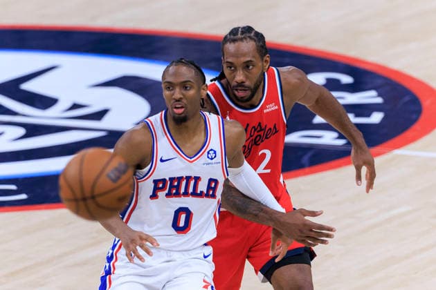 February 2, 2026, Inglewood, California, USA: Tyrese Maxey 0 of the Philadelphia 76ers and Kawhi Leonard 2 of the Los Angeles Clippers during their regular season NBA, Basketball Herren, USA game on Monday February 2, 2026 at Intuit Dome in Inglewood, California. Clippers lose to 76ers, 113-128. ARIANA RUIZ PI Inglewood USA - ZUMAp124 20260202_zaa_p124_022 Copyright: xArianaxRuizx