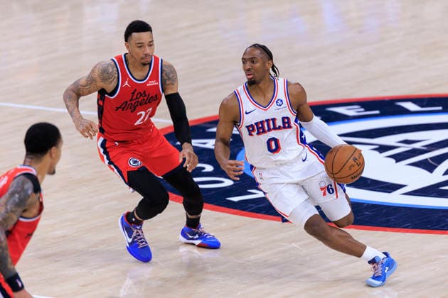 February 2, 2026, Inglewood, California, USA: Tyrese Maxey 0 of the Philadelphia 76ers weaves around Jordan Miller 22 of the Los Angeles Clippers during their regular season NBA, Basketball Herren, USA game on Monday February 2, 2026 at Intuit Dome in Inglewood, California. Clippers lose to 76ers, 113-128. ARIANA RUIZ PI Inglewood USA - ZUMAp124 20260202_zaa_p124_028 Copyright: xArianaxRuizx