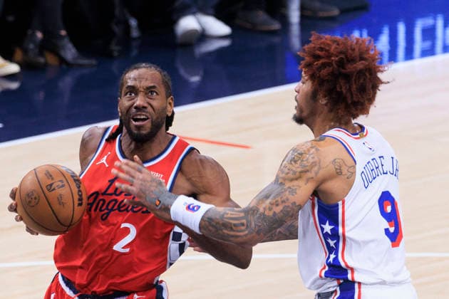 February 2, 2026, Inglewood, California, USA: Kawhi Leonard 2 of the Los Angeles Clippers drives to the basket as Kelly Oubre Jr. 9 of the Philadelphia 76ers defends during their regular season NBA, Basketball Herren, USA game on Monday February 2, 2026 at Intuit Dome in Inglewood, California. Clippers lose to 76ers, 113-128. ARIANA RUIZ PI Inglewood USA - ZUMAp124 20260202_zaa_p124_048 Copyright: xArianaxRuizx
