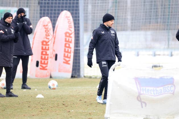 DEU, DFL, 2 FBL Hertha BSC, Training, 03 02 2026, Sportforum, Berlin, DEU, DFL, 2 FBL Hertha BSC, Training, im Bild Josip Brekalo Hertha BSC Berlin 7 , Head coach Stefan Leitl Hertha BSC Berlin , Co coach Andre Mijatovic Hertha BSC Berlin DFL regulations prohibit any use of Photographs as image sequences and or quasi video nordphotoxGmbHx xEngler nph00076