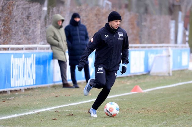 DEU, DFL, 2 FBL Hertha BSC, Training, 03 02 2026, Sportforum, Berlin, DEU, DFL, 2 FBL Hertha BSC, Training, im Bild Josip Brekalo Hertha BSC Berlin 7 , Benjamin Weber Sportdirektor, Hertha BSC Berlin , Dr Peter Goerlich Geschaeftsfuehrung DFL regulations prohibit any use of Photographs as image sequences and or quasi video nordphotoxGmbHx xEngler nph00076