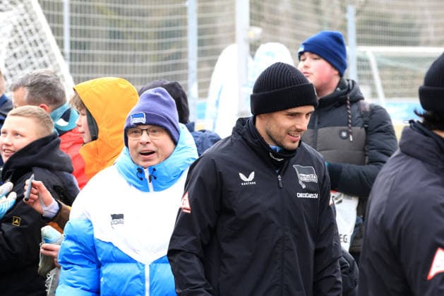 DEU, DFL, 2 FBL Hertha BSC, Training, 03 02 2026, Sportforum, Berlin, DEU, DFL, 2 FBL Hertha BSC, Training, im Bild Josip Brekalo Hertha BSC Berlin 7 , Hertha BSC Fans DFL regulations prohibit any use of Photographs as image sequences and or quasi video nordphotoxGmbHx xEngler nph00076