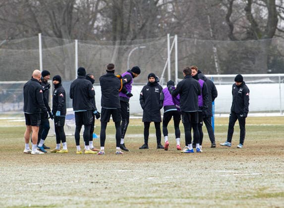 Soccer, Men, Season 2025 26, 2 Bundesliga, Hertha BSC, Training, Speech in the circle, 03 02 2026, Copyright: xSebastianxRäppold MatthiasxKochx