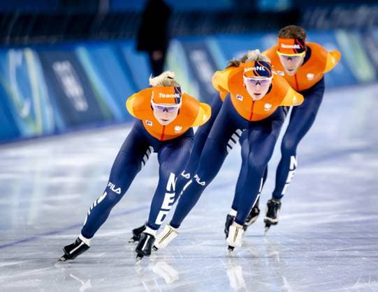 MILAN - Marijke Groenwoud, Merel Conijn, and Jorrit Bergsma during a training session at the Milano Speed skating, Eisschnelllauf Stadium. The speed skaters are preparing for their participation in the Winter Olympics. SEM VAN DER WAL ANP xVIxANPxSportx xxANPxIVx 549543790 originalFilename: 549543790.jpg