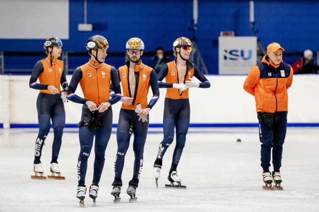 MILAN - Melle van t Wout, Jens van t Wout, Itzhak de Laat, and Friso Emons during a training session at the Milan Ice Skating Area. The short track speed skaters are preparing for their participation in the Winter Olympics. ROBIN VAN LONKHUIJSEN ANP xVIxANPxSportx xxANPxIVx 549543862 originalFilename: 549543862.jpg