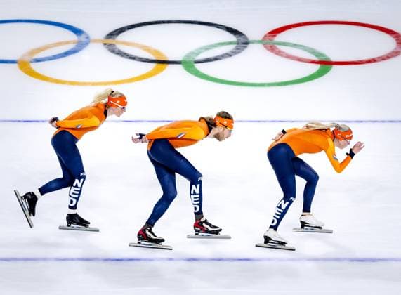 MILAN - Marijke Groenewoud, Jorrit Bergsma, and Merel Conijn during a training session at the Milano Speed skating, Eisschnelllauf Stadium. The speed skaters are preparing for their participation in the Winter Olympics. SEM VAN DER WAL ANP xVIxANPxSportx xxANPxIVx 549544127 originalFilename: 549544127.jpg