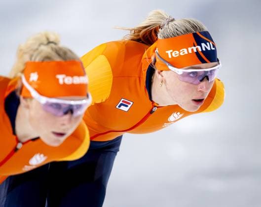 MILAN - Marijke Groenwoud and Merel Conijn during a training session at the Milano Speed skating, Eisschnelllauf Stadium. The speed skaters are preparing for their participation in the Winter Olympics. SEM VAN DER WAL ANP netherlands out - belgium out Milaan xVIxxIVx 549543800 originalFilename: 549543800.jpg