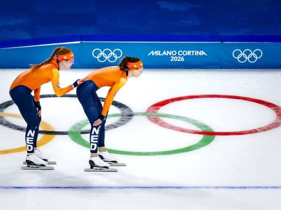 MILAN - Antoinette Rijpma-de Jong and Femke Kok during a training session at the Milano Speed skating, Eisschnelllauf Stadium. The speed skaters are preparing for their participation in the Winter Olympics. SEM VAN DER WAL ANP netherlands out - belgium out Milaan xVIxxIVx 549543841 originalFilename: 549543841.jpg