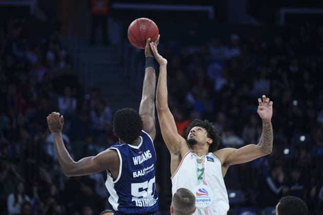 Bahcesehir Koleji v Slask - EuroCup Basketball ISTANBUL, TURKIYE - FEBRUARY 3: Trevion Williams (50) of Bahcesehir Koleji in action against Jakub Witor Urbaniak (7) of Slask during EuroCup Basketball week 17 match between Bahcesehir Koleji and Slask at Sinan Erdem Dome in Istanbul, Turkiye on February 3, 2026. Bunyamin Celik Anadolu Istanbul Turkey. Editorial use only. Please get in touch for any other usage.  Copyright: x2026xAnadoluxBunyaminxCelikx