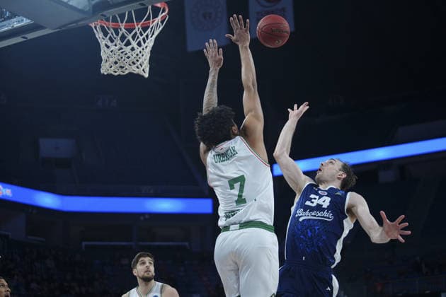 Bahcesehir Koleji v Slask - EuroCup Basketball ISTANBUL, TURKIYE - FEBRUARY 3: Tyler Cavanaugh (34) of Bahcesehir Koleji in action against Jakub Witor Urbaniak (7) of Slask during EuroCup Basketball week 17 match between Bahcesehir Koleji and Slask at Sinan Erdem Dome in Istanbul, Turkiye on February 3, 2026. Bunyamin Celik Anadolu Istanbul Turkey. Editorial use only. Please get in touch for any other usage.  Copyright: x2026xAnadoluxBunyaminxCelikx