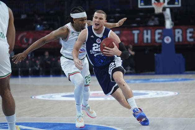 Bahcesehir Koleji v Slask - EuroCup Basketball ISTANBUL, TURKIYE - FEBRUARY 3: Malachi Flynn (22) of Bahcesehir Koleji in action against Kadre Stathan Gray (25) of Slask during EuroCup Basketball week 17 match between Bahcesehir Koleji and Slask at Sinan Erdem Dome in Istanbul, Turkiye on February 3, 2026. Bunyamin Celik Anadolu Istanbul Turkey. Editorial use only. Please get in touch for any other usage.  Copyright: x2026xAnadoluxBunyaminxCelikx