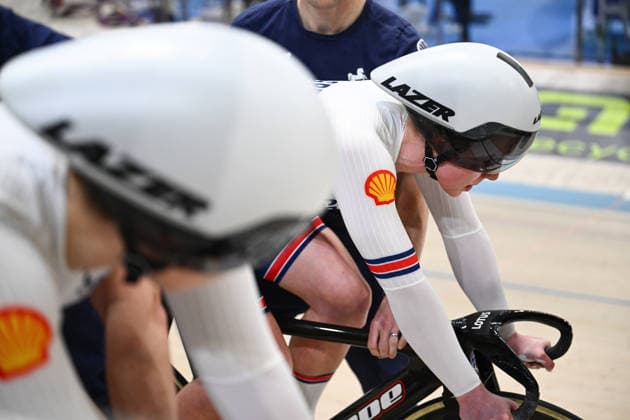 2026 UEC Track Elite European Championships Picture by Olly Hassell SWpix.com - 03 02 2026 - Cycling - 2026 UEC Track Elite European Championships - Konya Velodrome, Konya, Türkiye - Women™s Sprint - For Gold - Emma Finucane (Great Britain) Konya Konya Velodrome Türkiye Copyright: x xSWpix.comx(t axPhotographyxHubxLtd)xOllyxHassell SWpix.comx SWP-3177-0620