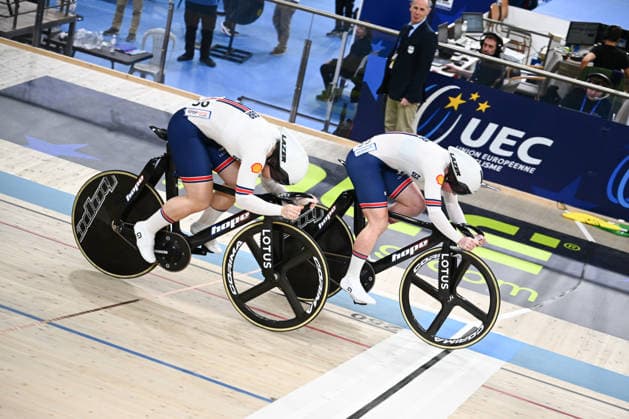 2026 UEC Track Elite European Championships Picture by Olly Hassell SWpix.com - 03 02 2026 - Cycling - 2026 UEC Track Elite European Championships - Konya Velodrome, Konya, Türkiye - Women™s Sprint - For Gold - Sophie Capewell (Great Britain), Emma Finucane (Great Britain) Konya Konya Velodrome Türkiye Copyright: x xSWpix.comx(t axPhotographyxHubxLtd)xOllyxHassell SWpix.comx SWP-3177-0624