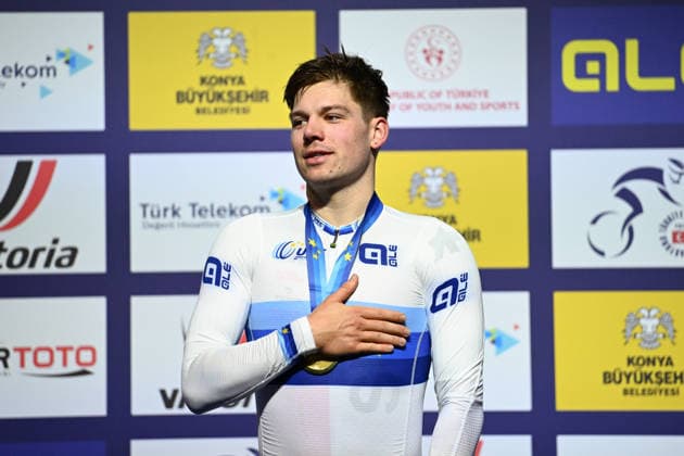 2026 UEC Track Elite European Championships Picture by Olly Hassell SWpix.com - 03 02 2026 - Cycling - 2026 UEC Track Elite European Championships - Konya Velodrome, Konya, Türkiye - Men™s Scratch Podium - Alex Vogel (Switzerland) Wins the Gold Medal to become European Champion Konya Konya Velodrome Türkiye Copyright: x xSWpix.comx(t axPhotographyxHubxLtd)xOllyxHassell SWpix.comx SWP-3177-0628