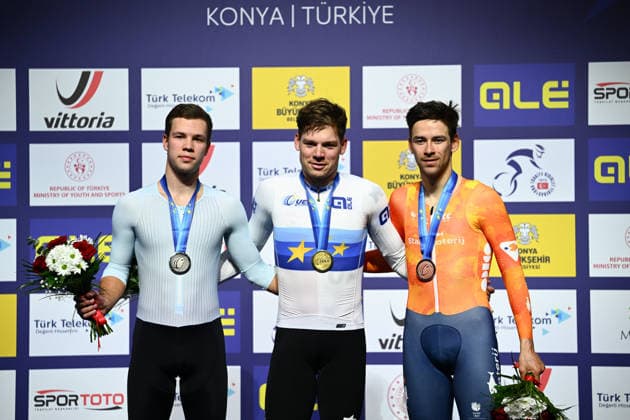 2026 UEC Track Elite European Championships Picture by Olly Hassell SWpix.com - 03 02 2026 - Cycling - 2026 UEC Track Elite European Championships - Konya Velodrome, Konya, Türkiye - Men™s Scratch Podium - Alex Vogel (Switzerland) Wins the Gold Medal to become European Champion, Ilya Savekin (Individual Neutral Athletes) Silver Medalist and Vincent Hoppezak (Netherlands) Bronze Medalist Konya Konya Velodrome Türkiye Copyright: x xSWpix.comx(t axPhotographyxHubxLtd)xOllyxHassell SWpix.comx SWP-3177-0629