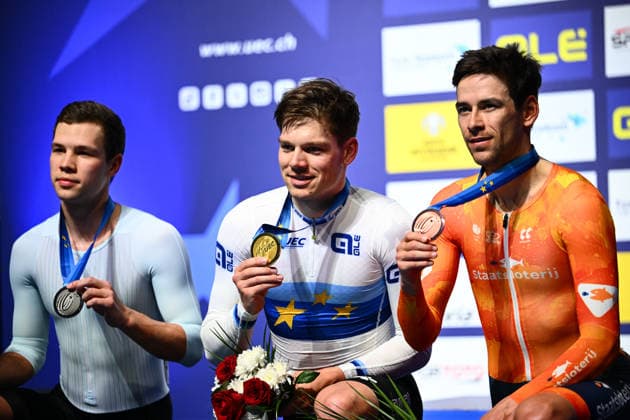 2026 UEC Track Elite European Championships Picture by Olly Hassell SWpix.com - 03 02 2026 - Cycling - 2026 UEC Track Elite European Championships - Konya Velodrome, Konya, Türkiye - Men™s Scratch Podium - Alex Vogel (Switzerland) Wins the Gold Medal to become European Champion, Ilya Savekin (Individual Neutral Athletes) Silver Medalist and Vincent Hoppezak (Netherlands) Bronze Medalist Konya Konya Velodrome Türkiye Copyright: x xSWpix.comx(t axPhotographyxHubxLtd)xOllyxHassell SWpix.comx SWP-3177-0630