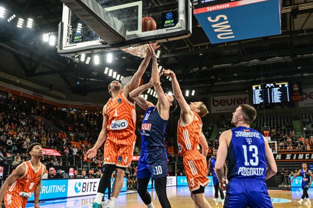 BKT Euro Cup Ratiopharm Ulm against Buducnost VOLI Podgorica, Ratiopharm Arena Ulm 03 02 2026 Successful block by Christopher Ledlum ratiopharm Ulm, 4 against Nikola Tanaskovic Buducnost VOLI Podgorica, 10 Ulm 03 02 2026 17 Matchday BKT EuroCup, Ratiopharm Ulm against Buducnost VOLI Podgorica, Ratiopharm Arena Ulm Copyright: xBEAUTIFULxSPORTS Märklx