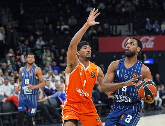 Anadolu Efes v Valencia Basket - EuroLeauge ISTANBUL, TURKIYE - FEBRUARY 3: Jordan Loyd (3) of Anadolu Efes in action against Kameron Taylor (1) of Valencia Basket during EuroLeauge week 26 basketball match between Anadolu Efes and Valencia Basket at Basketball Development Center in Istanbul, Turkiye on February 3, 2026. Esra Bilgin Anadolu Istanbul Turkey. Editorial use only. Please get in touch for any other usage.  Copyright: x2026xAnadoluxEsraxBilginx