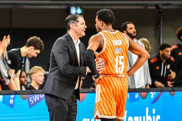 BKT Euro Cup Ratiopharm Ulm against Buducnost VOLI Podgorica, Ratiopharm Arena Ulm 03 02 2026 Head Coach Ty Harrelson ratiopharm Ulm with Justin Simon ratiopharm Ulm, 15 Ulm 03 02 2026 17 Matchday BKT EuroCup, Ratiopharm Ulm against Buducnost VOLI Podgorica, Ratiopharm Arena Ulm Copyright: xBEAUTIFULxSPORTS Märklx