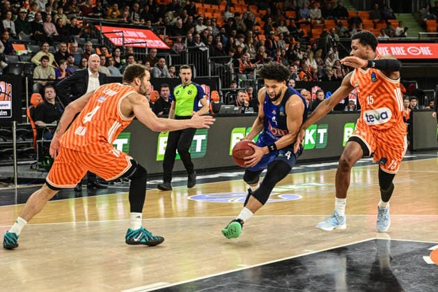 BKT Euro Cup Ratiopharm Ulm vs Buducnost VOLI Podgorica, Ratiopharm Arena Ulm 03 02 2026 James Thompson Buducnost VOLI Podgorica, 4 vs Christopher Ledlum ratiopharm Ulm, 4 and Justin Simon ratiopharm Ulm, 15 Ulm 03 02 2026 17 Matchday BKT EuroCup, Ratiopharm Ulm vs Buducnost VOLI Podgorica, Ratiopharm Arena Ulm Copyright: xBEAUTIFULxSPORTS Märklx