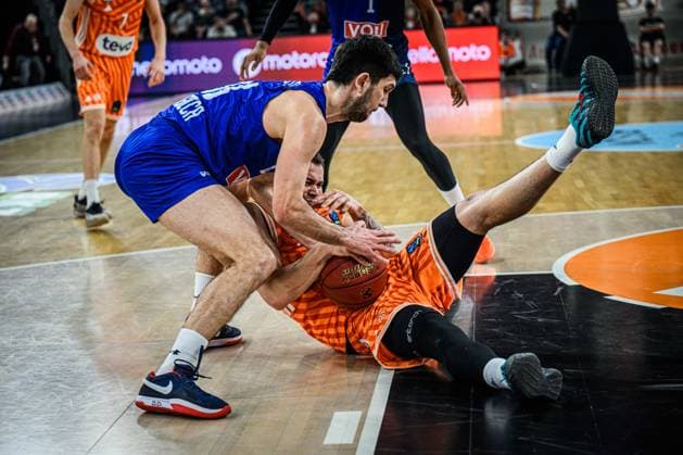 Christopher Ledlum ratiopharm ulm battle for the ball during the Basketball Eurocup match between ratiopharm ulm and Buducnost VOLI Podgorica at ratiopharm Arena on February 3, 2026 in Neu Ulm, Germany Photo by Harry Langer DeFodi Images