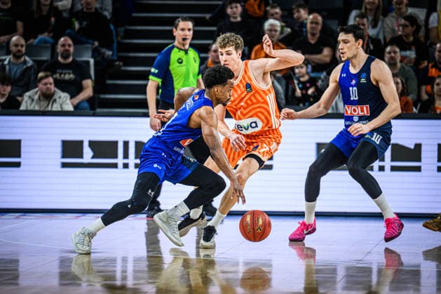 Yogi Ferrell Buducnost VOLI Podgorica , Tobias Jensen ratiopharm ulm and Nikola Tanaskovic Buducnost VOLI Podgorica battle for the ball during the Basketball Eurocup match between ratiopharm ulm and Buducnost VOLI Podgorica at ratiopharm Arena on February 3, 2026 in Neu Ulm, Germany Photo by Harry Langer DeFodi Images