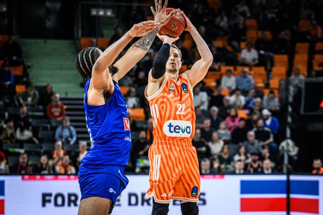Thomas Klepeisz ratiopharm ulm battle for the ball during the Basketball Eurocup match between ratiopharm ulm and Buducnost VOLI Podgorica at ratiopharm Arena on February 3, 2026 in Neu Ulm, Germany Photo by Harry Langer DeFodi Images