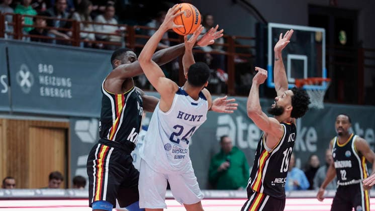 In the picture from left Eddy Edigin Wuerzburg Baskets, 27 , Cameron Hunt Joventut Badalona, 24 and Davion Mintz Wuerzburg Baskets, 10 03 02 2026, Fitness First Wuerzburg Baskets vs Joventut Badalona, Basketball Champions League, Round of 16, Group K, Matchday 3, Germany, 97072, tectake Arena Wuerzburg, Copyright: HMBxMedia xJulienxBecker